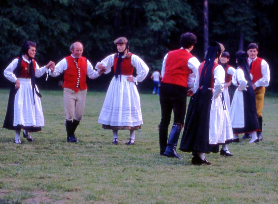 H1983-Sonnwende-Dia16-47 - Volkstanzgruppe Herrenberg - Sonnenwende 1983