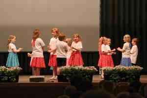 G20090516-IMG8760-Stadthalle-KindertanzgruppeAdelmannsfelden-TanzendeSchwaene