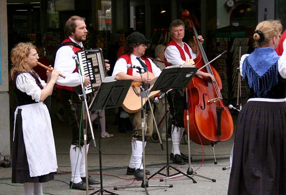 G20050611-IMG0564-WeilersteusslingenMusik - Volkstanzgruppe Weilersteußlingen