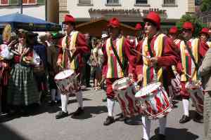 20110529-GM-IMG8837-Festzug-Trommler-AmMarkt